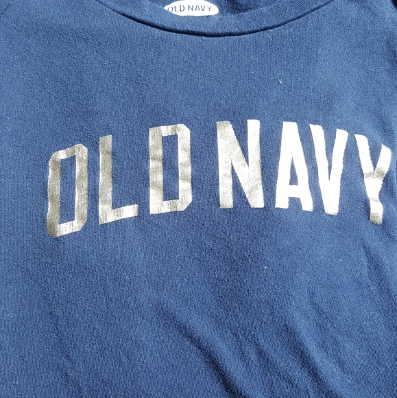 I am selling a Old Navy tee - Picture 2 of 4